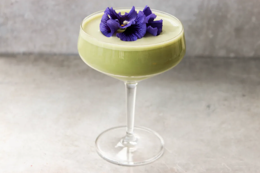 How to Make a Matcha-Gin Cocktail